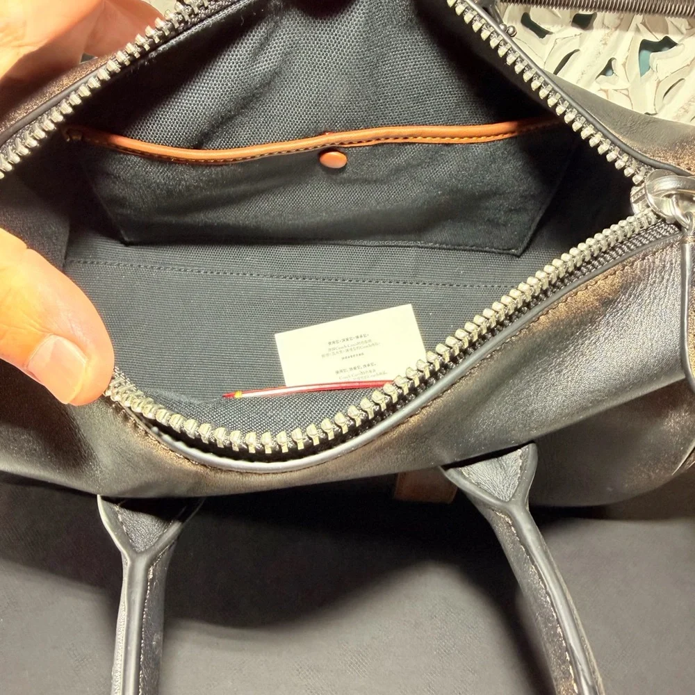 Coach compass 25 in loved leather